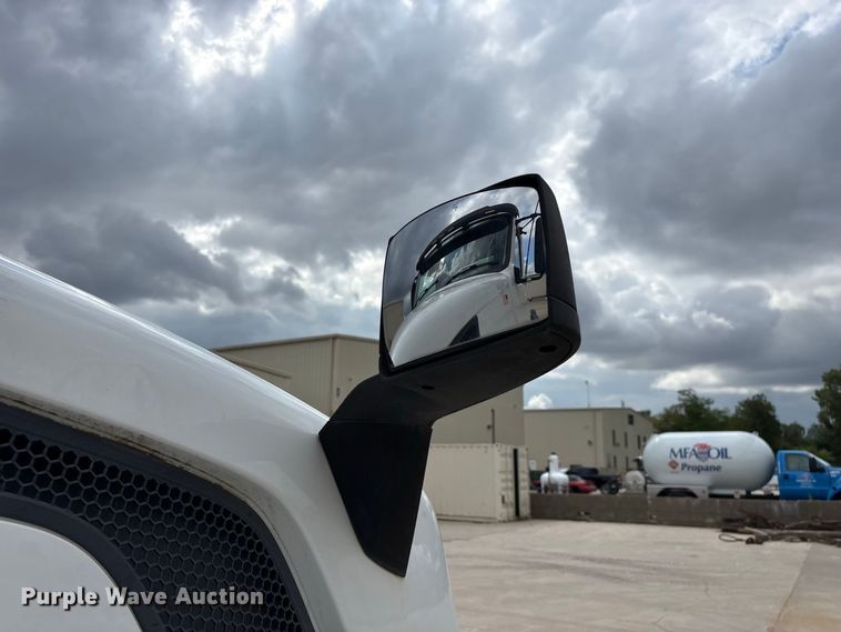 image for item FG0703 2012 Volvo VN semi truck