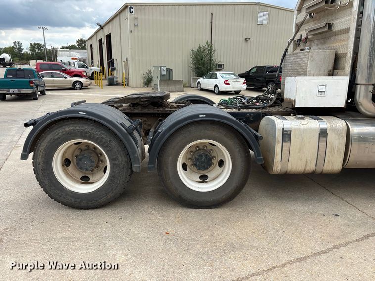 image for item FG0703 2012 Volvo VN semi truck