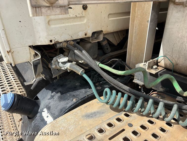 image for item FG0703 2012 Volvo VN semi truck