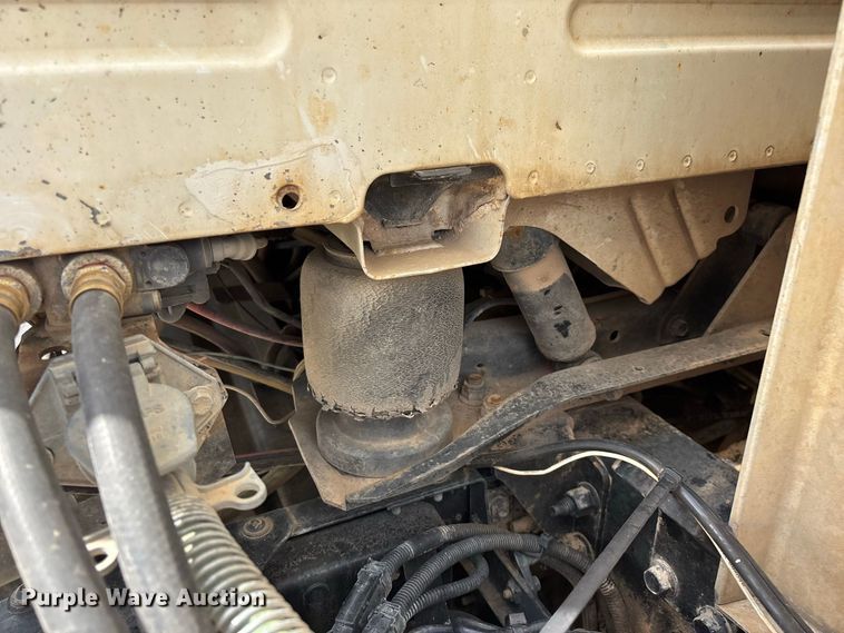 image for item FG0703 2012 Volvo VN semi truck