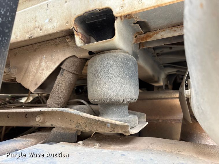 image for item FG0703 2012 Volvo VN semi truck