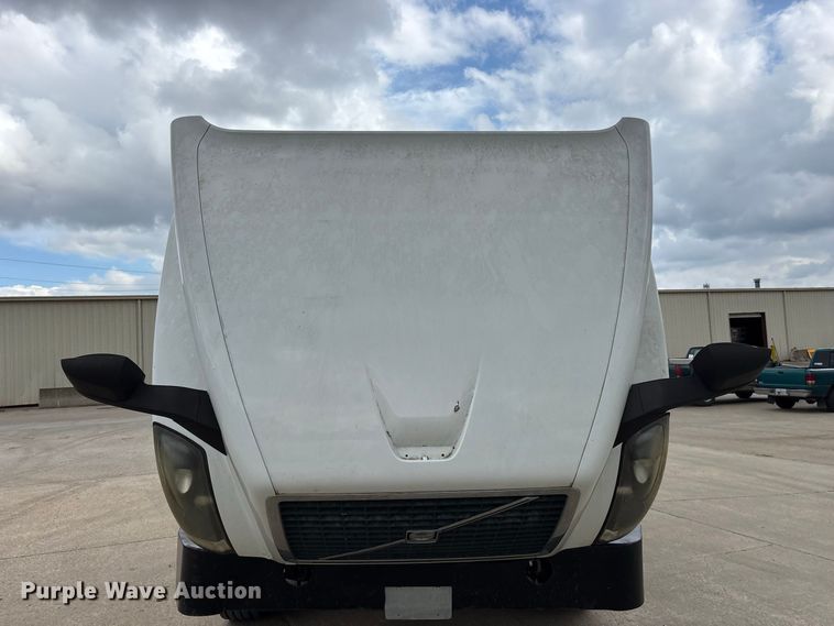 image for item FG0703 2012 Volvo VN semi truck