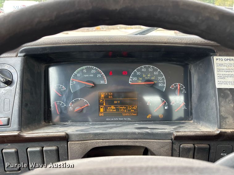 image for item FG0703 2012 Volvo VN semi truck