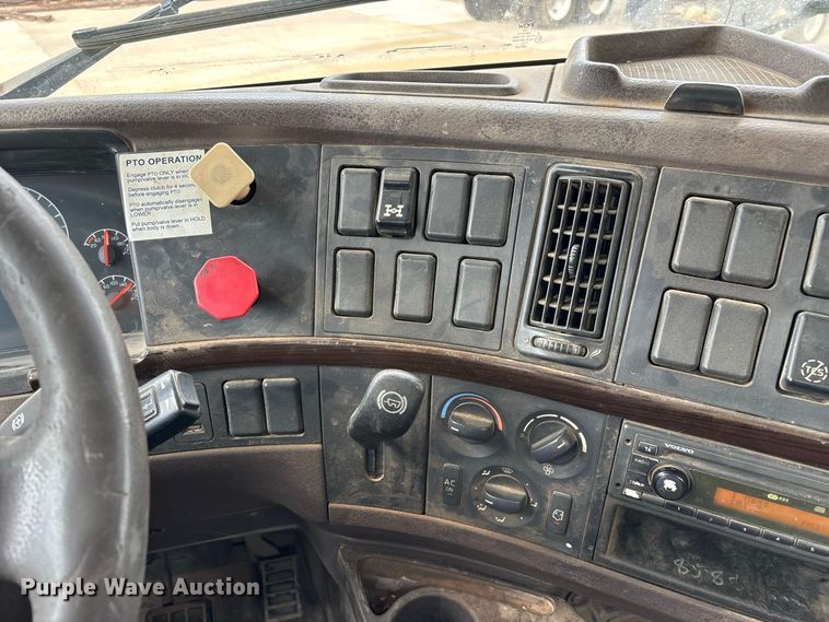 image for item FG0703 2012 Volvo VN semi truck