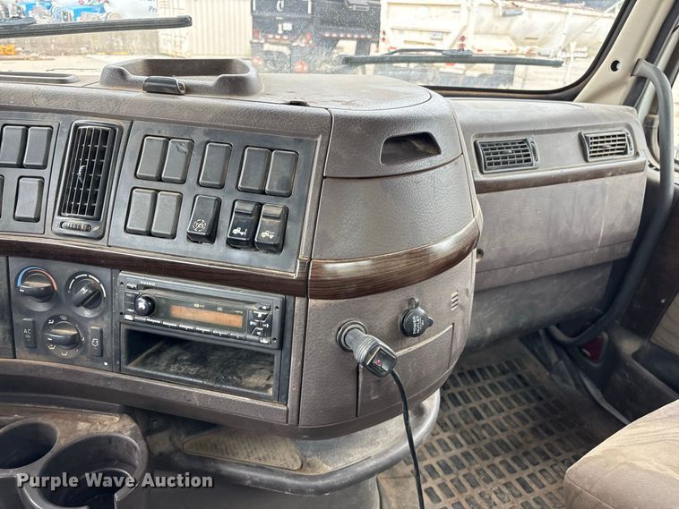 image for item FG0703 2012 Volvo VN semi truck