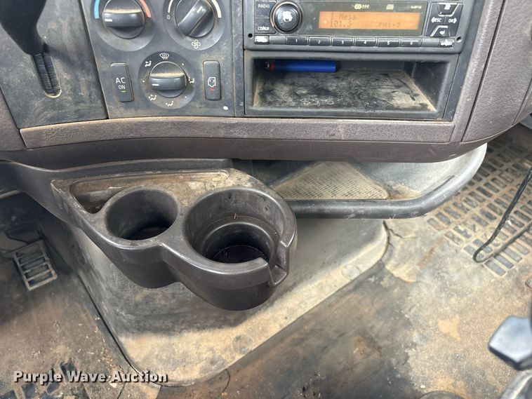 image for item FG0703 2012 Volvo VN semi truck