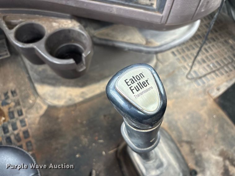 image for item FG0703 2012 Volvo VN semi truck