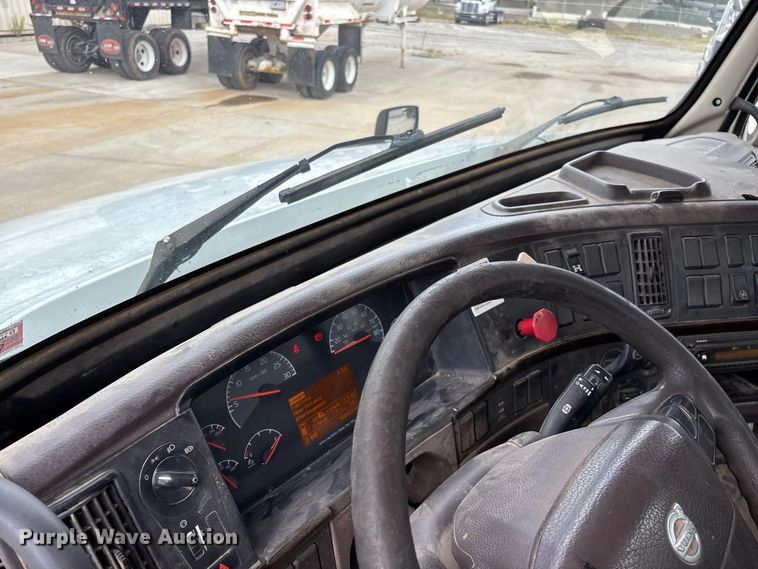 image for item FG0703 2012 Volvo VN semi truck