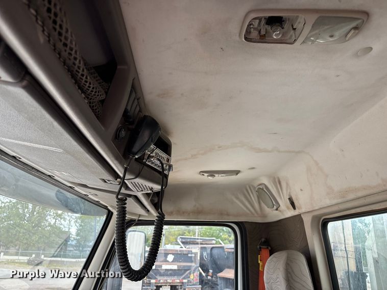 image for item FG0703 2012 Volvo VN semi truck