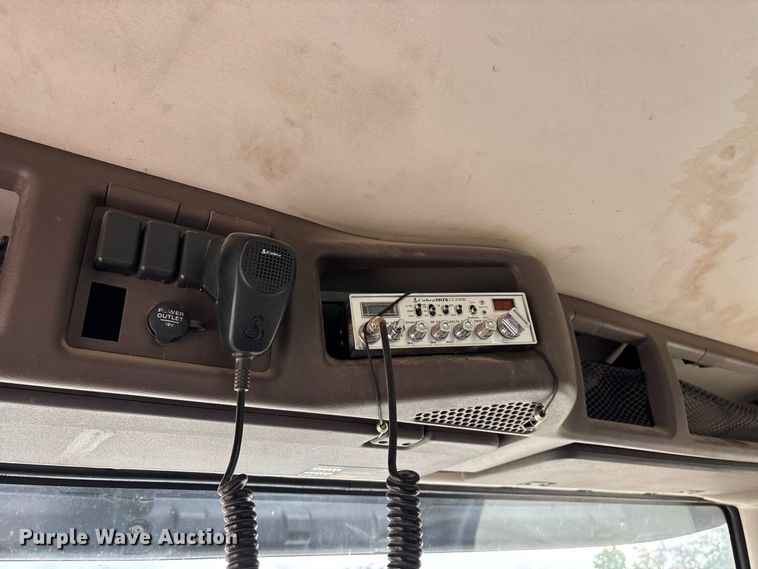 image for item FG0703 2012 Volvo VN semi truck
