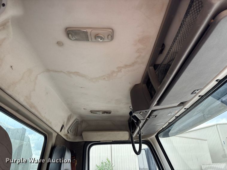 image for item FG0703 2012 Volvo VN semi truck