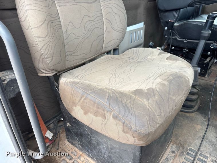 image for item FG0703 2012 Volvo VN semi truck