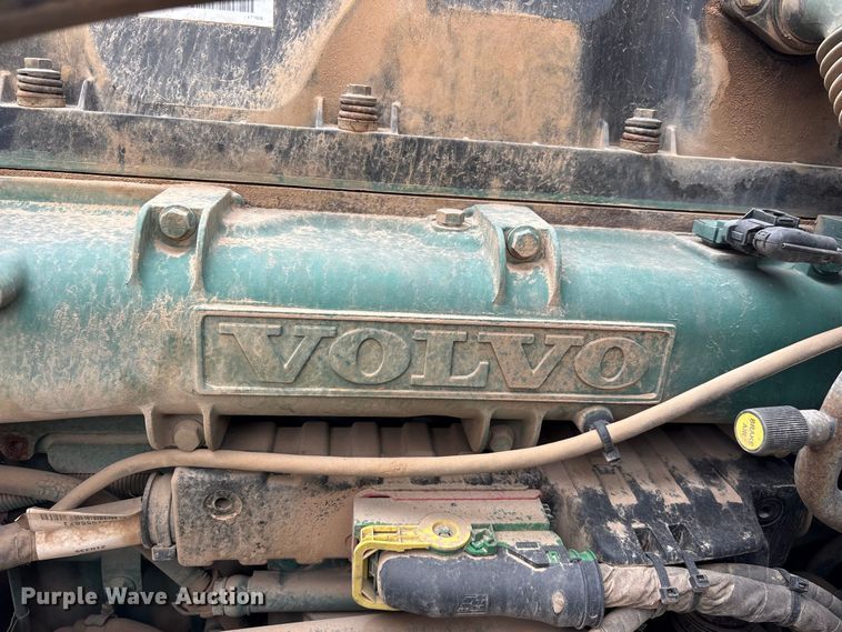 image for item FG0703 2012 Volvo VN semi truck