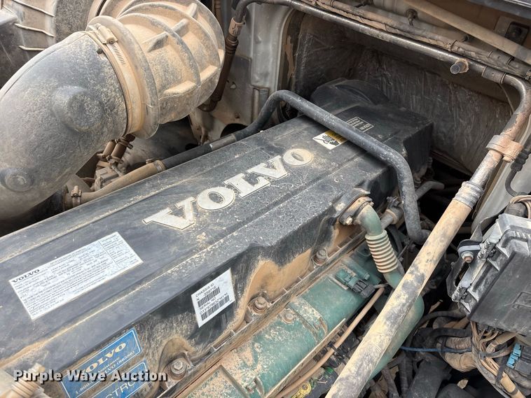 image for item FG0703 2012 Volvo VN semi truck
