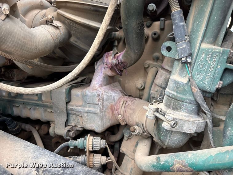 image for item FG0703 2012 Volvo VN semi truck