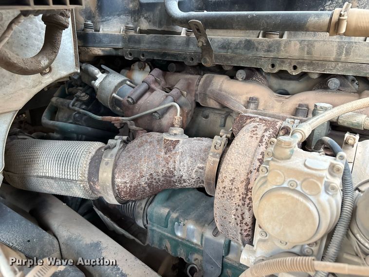 image for item FG0703 2012 Volvo VN semi truck
