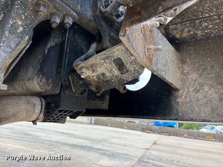 image for item FG0703 2012 Volvo VN semi truck