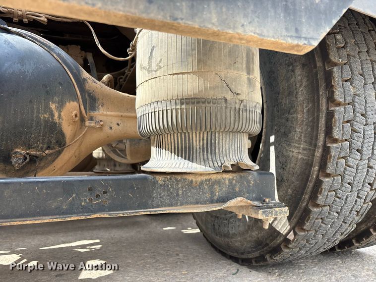 image for item FG0703 2012 Volvo VN semi truck