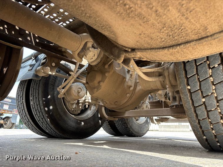 image for item FG0703 2012 Volvo VN semi truck