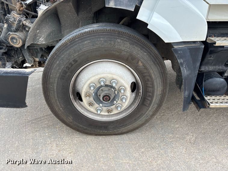 image for item FG0703 2012 Volvo VN semi truck