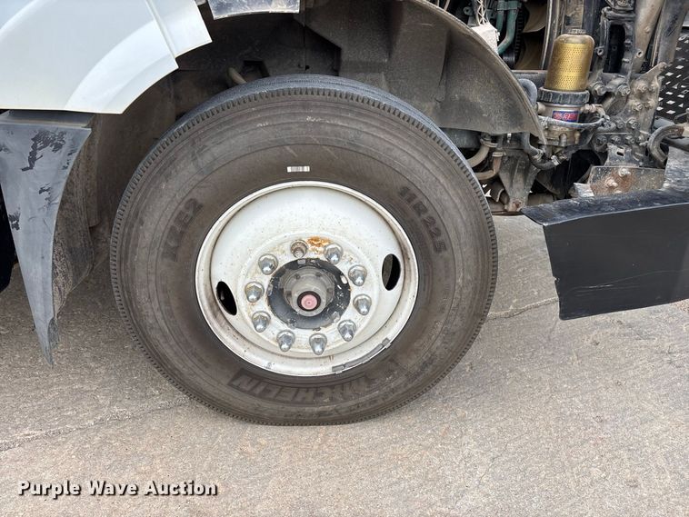 image for item FG0703 2012 Volvo VN semi truck