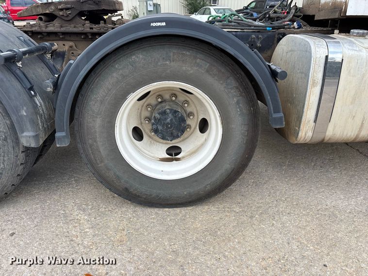 image for item FG0703 2012 Volvo VN semi truck