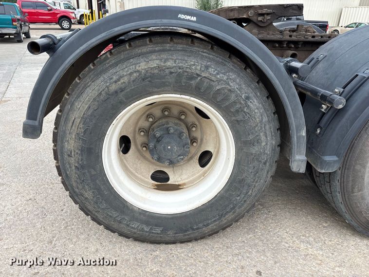 image for item FG0703 2012 Volvo VN semi truck