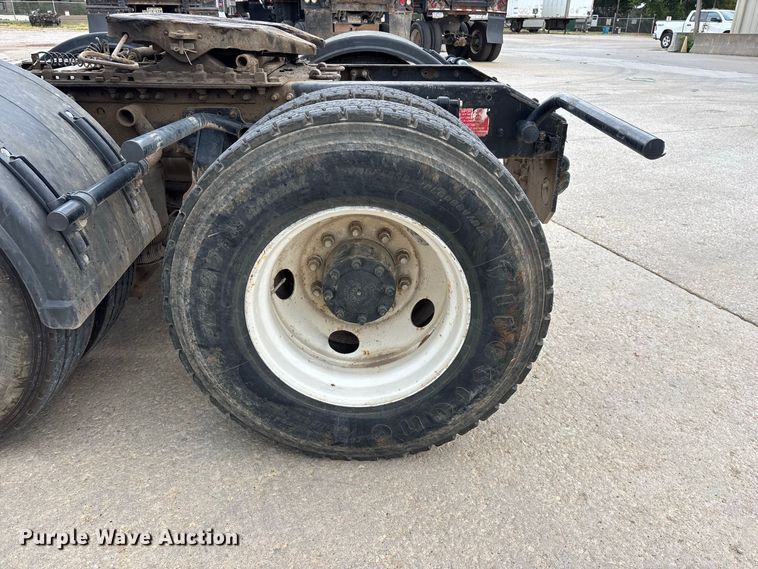image for item FG0703 2012 Volvo VN semi truck