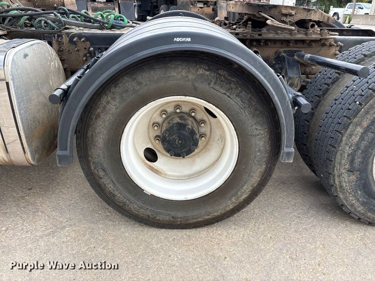 image for item FG0703 2012 Volvo VN semi truck