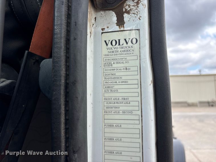 image for item FG0703 2012 Volvo VN semi truck