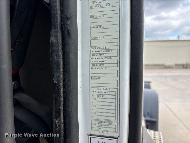 image for item FG0703 2012 Volvo VN semi truck