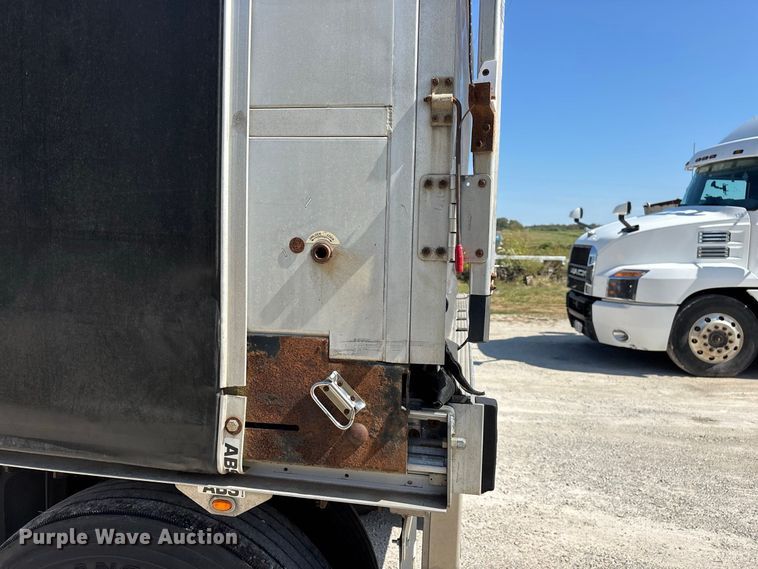 image for item FG0727 2015 Fontaine Revolution 52 conestoga trailer