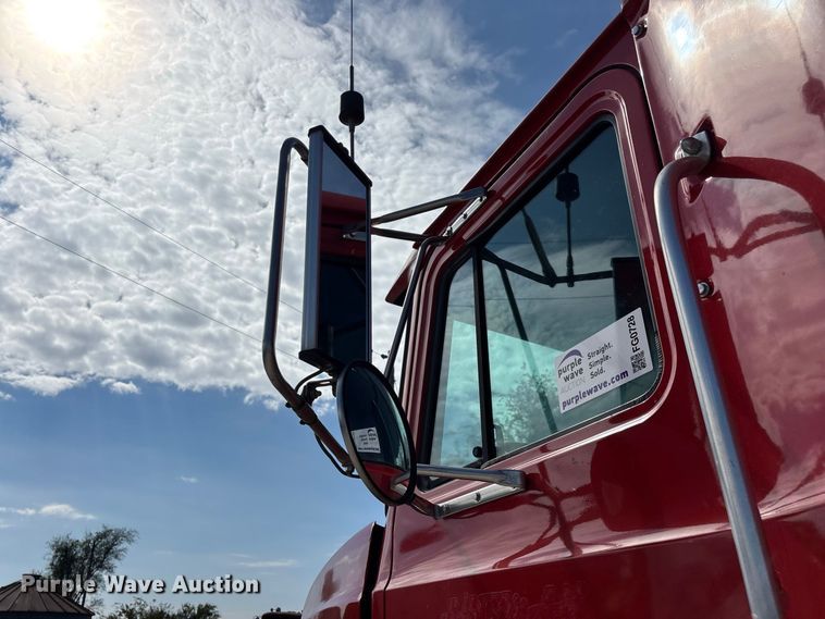 image for item FG0728 1999 Mack CH613 semi truck