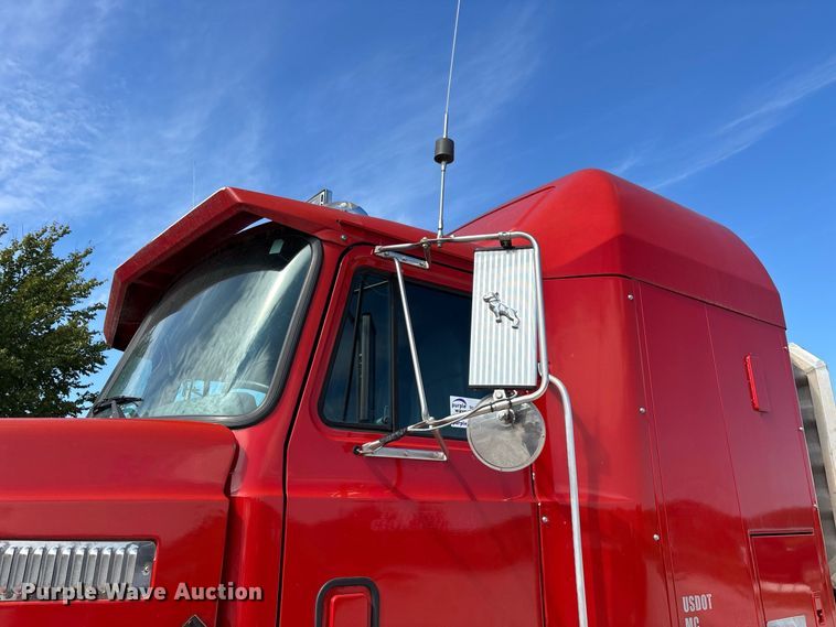image for item FG0728 1999 Mack CH613 semi truck