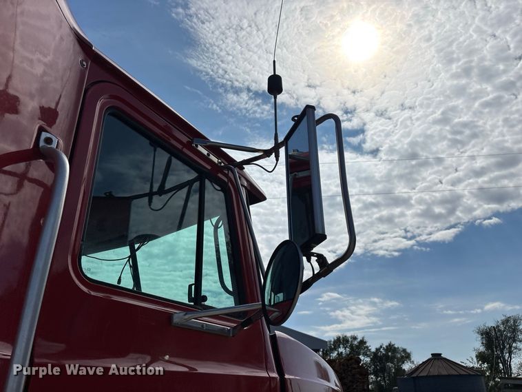 image for item FG0728 1999 Mack CH613 semi truck