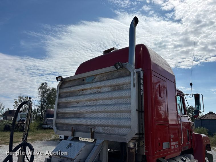 image for item FG0728 1999 Mack CH613 semi truck
