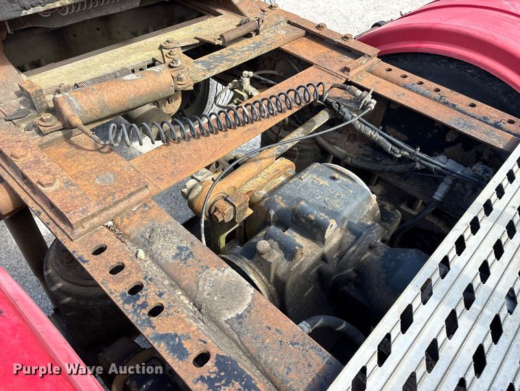 image for item FG0728 1999 Mack CH613 semi truck
