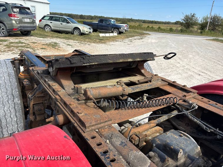 image for item FG0728 1999 Mack CH613 semi truck