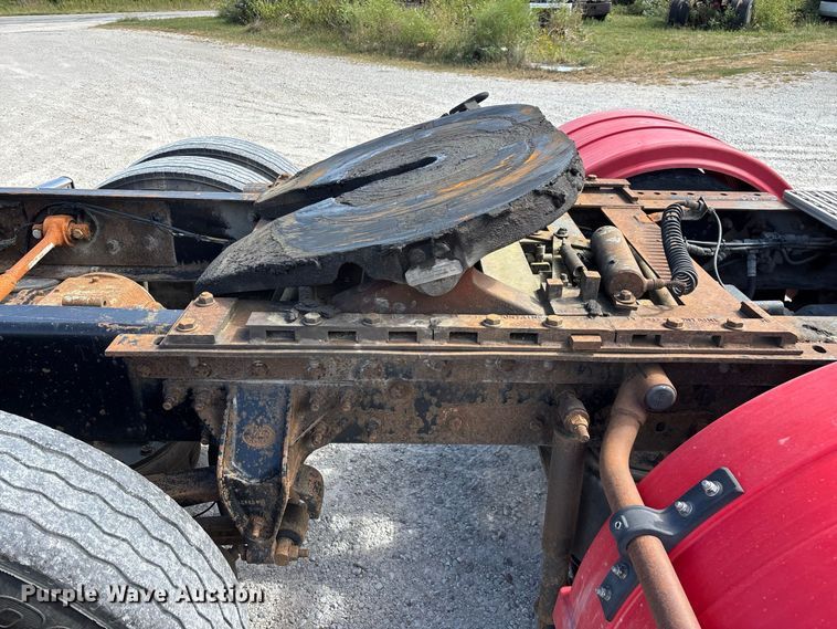 image for item FG0728 1999 Mack CH613 semi truck