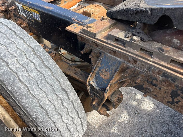 image for item FG0728 1999 Mack CH613 semi truck
