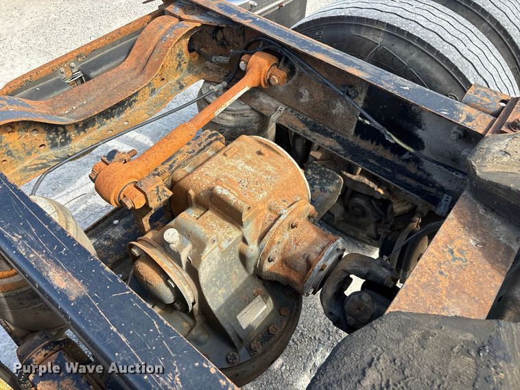 image for item FG0728 1999 Mack CH613 semi truck