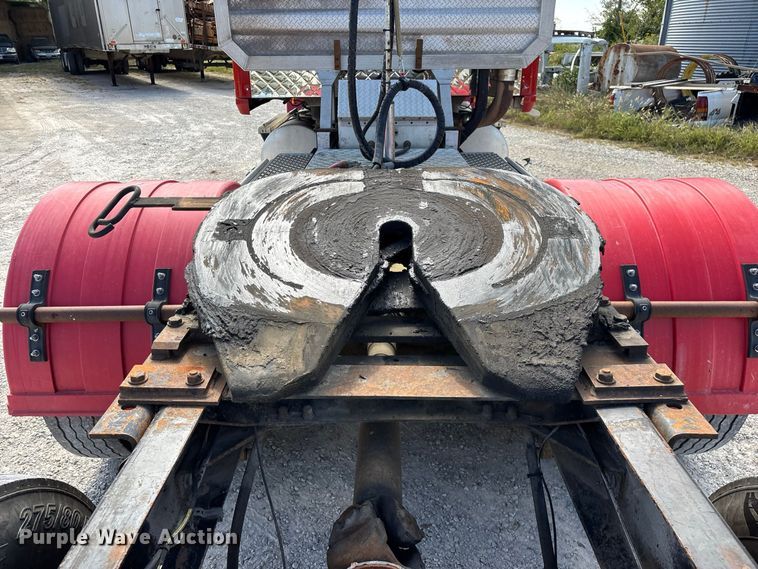 image for item FG0728 1999 Mack CH613 semi truck