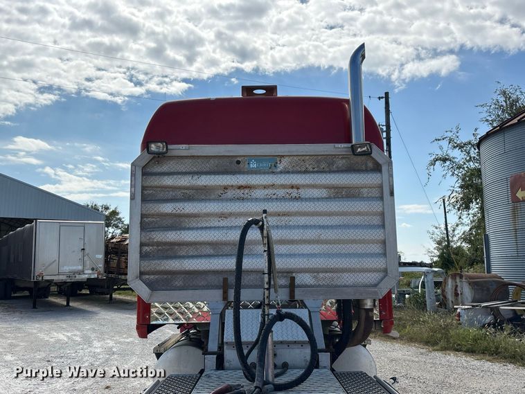 image for item FG0728 1999 Mack CH613 semi truck