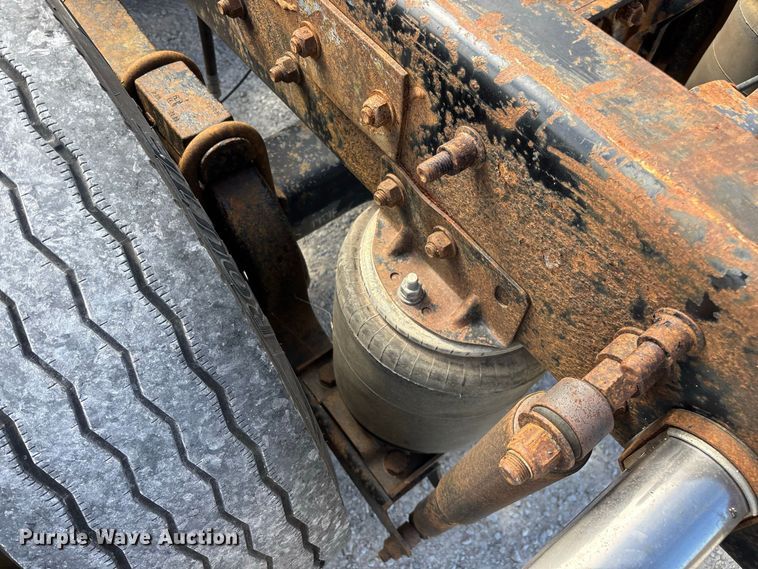 image for item FG0728 1999 Mack CH613 semi truck