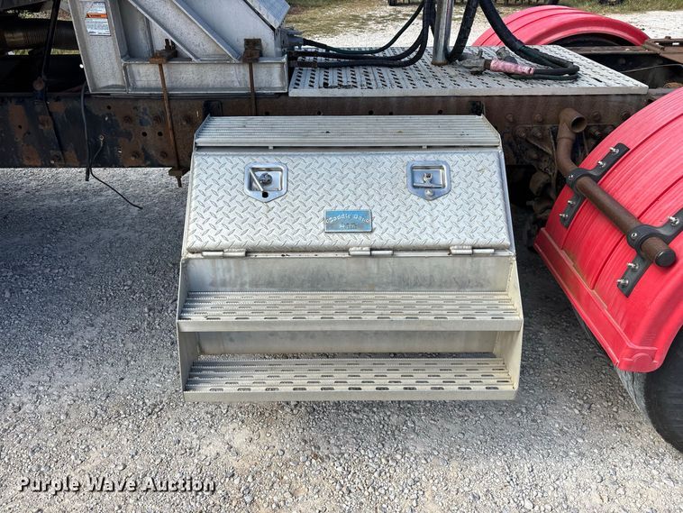 image for item FG0728 1999 Mack CH613 semi truck