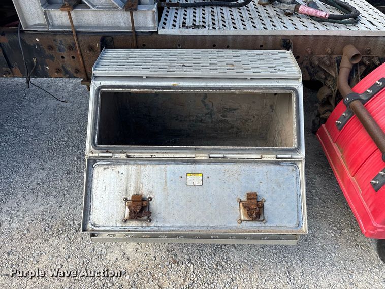 image for item FG0728 1999 Mack CH613 semi truck