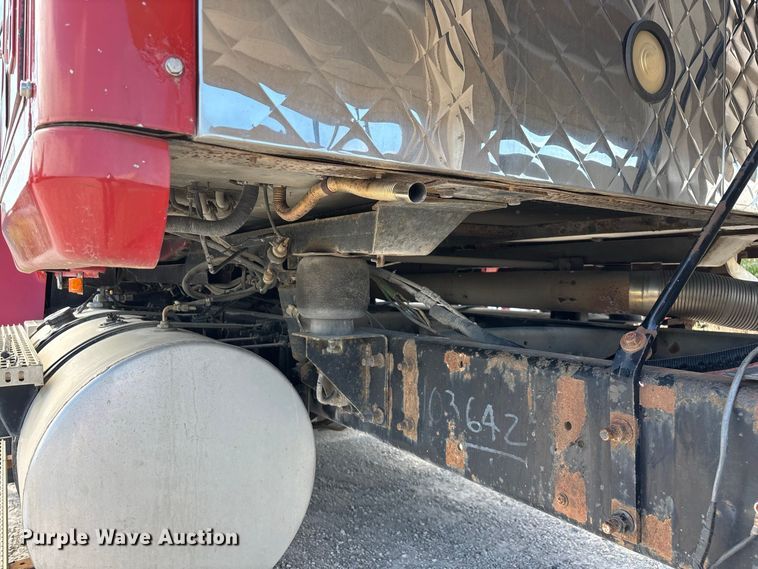 image for item FG0728 1999 Mack CH613 semi truck