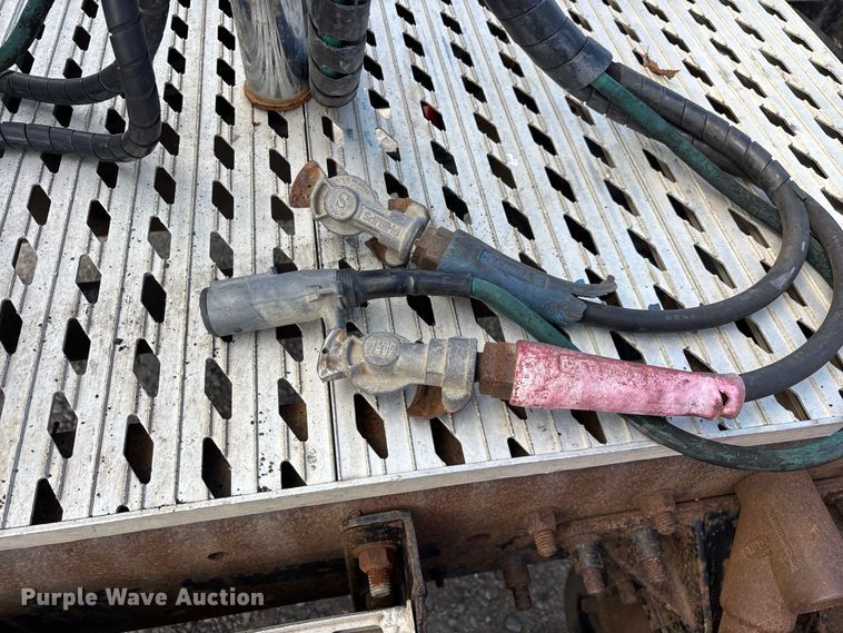 image for item FG0728 1999 Mack CH613 semi truck