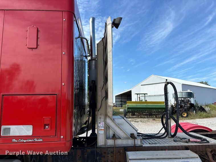 image for item FG0728 1999 Mack CH613 semi truck