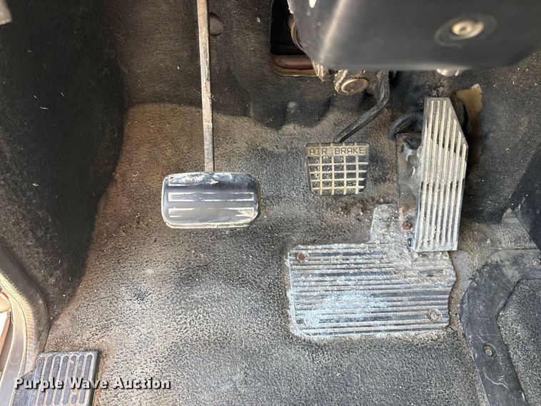 image for item FG0728 1999 Mack CH613 semi truck